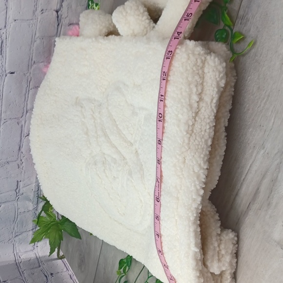 Victoria's Secret Sherpa Tote NWT - Picture 7 of 7